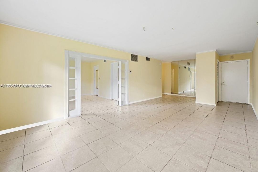 Active With Contract: $1,550 (1 beds, 1 baths, 750 Square Feet)