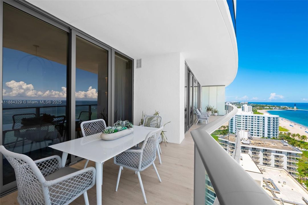 Recently Sold: $2,595,000 (2 beds, 2 baths, 1928 Square Feet)