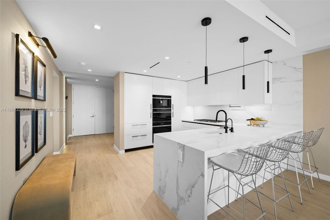 Recently Sold: $2,595,000 (2 beds, 2 baths, 1928 Square Feet)