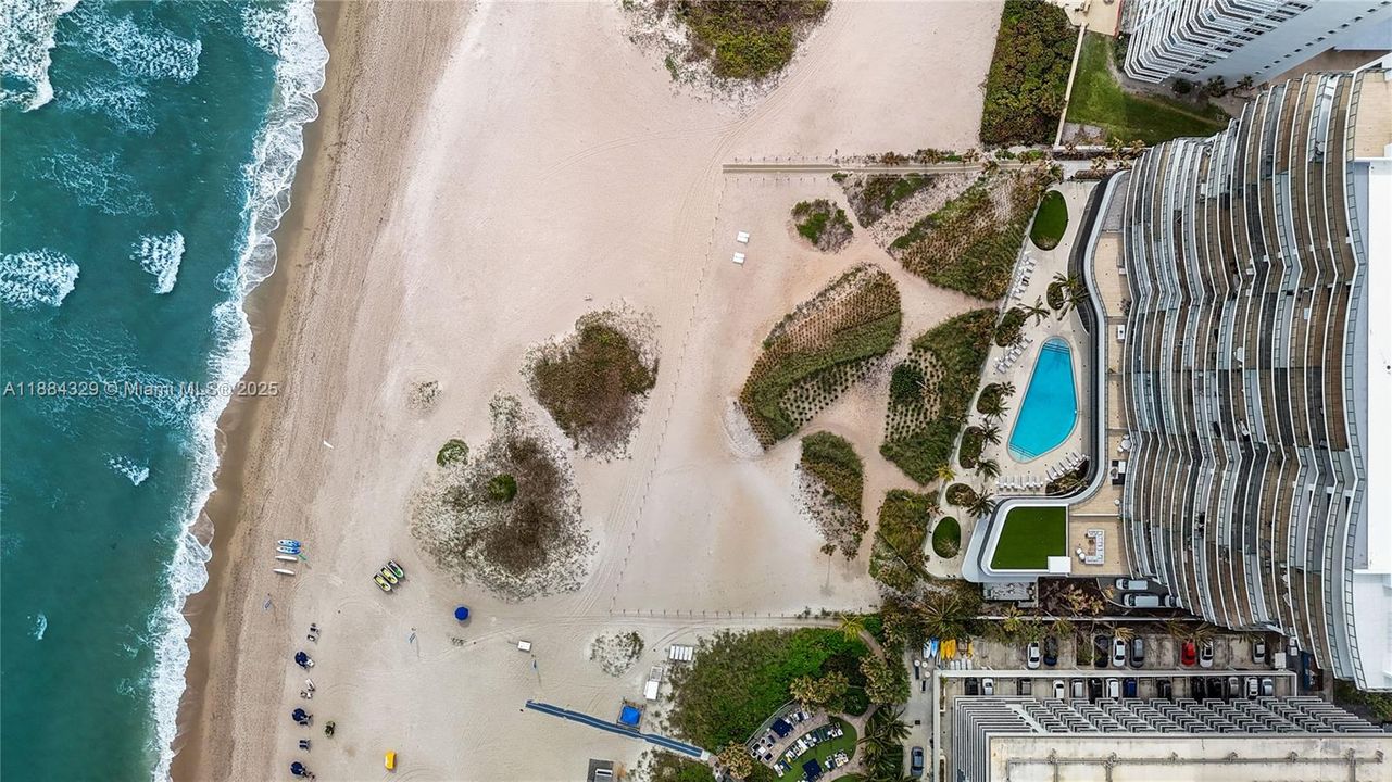 Recently Sold: $2,595,000 (2 beds, 2 baths, 1928 Square Feet)