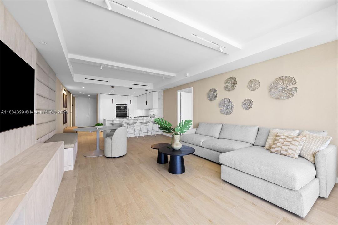 Recently Sold: $2,595,000 (2 beds, 2 baths, 1928 Square Feet)