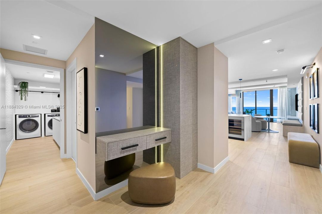 Recently Sold: $2,595,000 (2 beds, 2 baths, 1928 Square Feet)