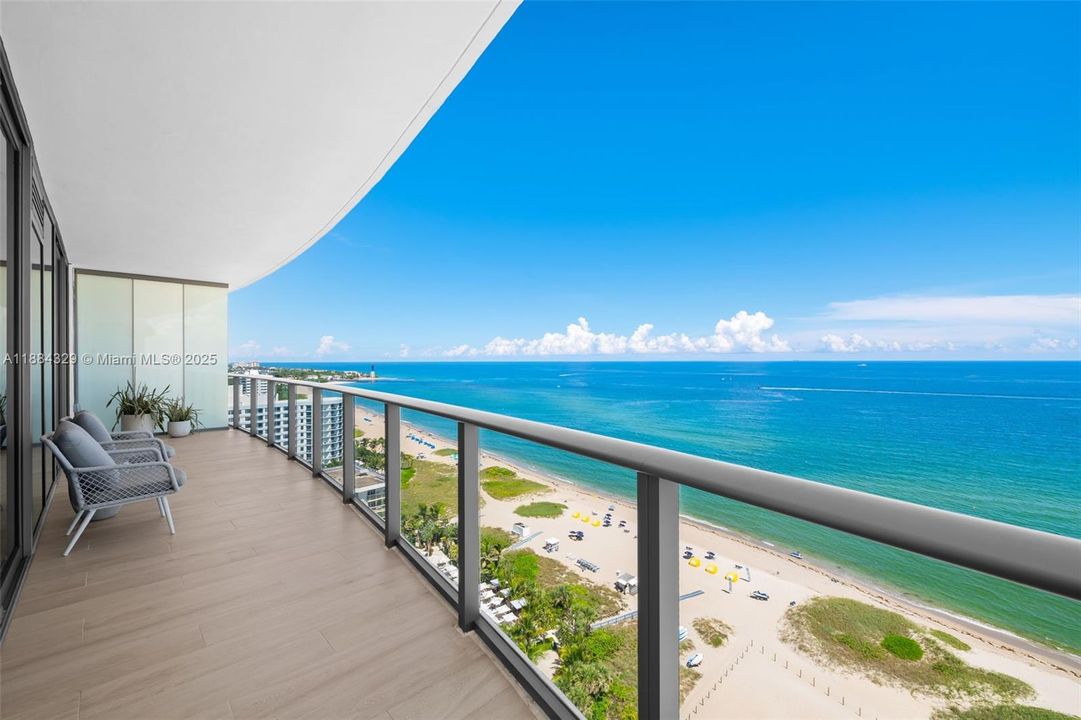 Recently Sold: $2,595,000 (2 beds, 2 baths, 1928 Square Feet)