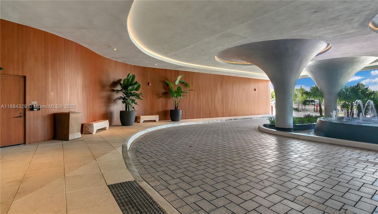 Recently Sold: $2,595,000 (2 beds, 2 baths, 1928 Square Feet)