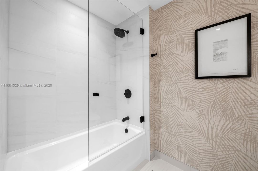 Recently Sold: $2,595,000 (2 beds, 2 baths, 1928 Square Feet)