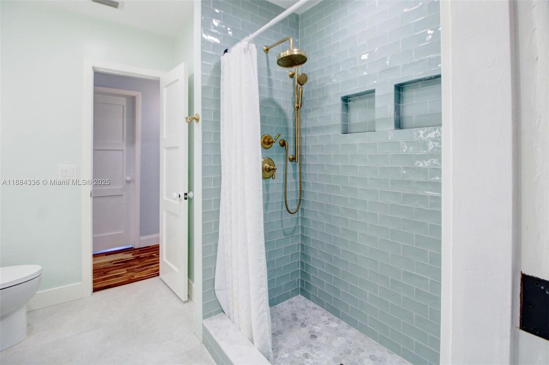 待售: $1,350,000 (4 贝兹, 3 浴室, 2289 平方英尺)