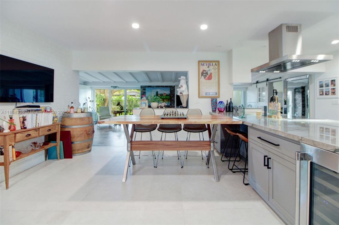 待售: $1,350,000 (4 贝兹, 3 浴室, 2289 平方英尺)