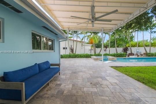 待售: $1,350,000 (4 贝兹, 3 浴室, 2289 平方英尺)