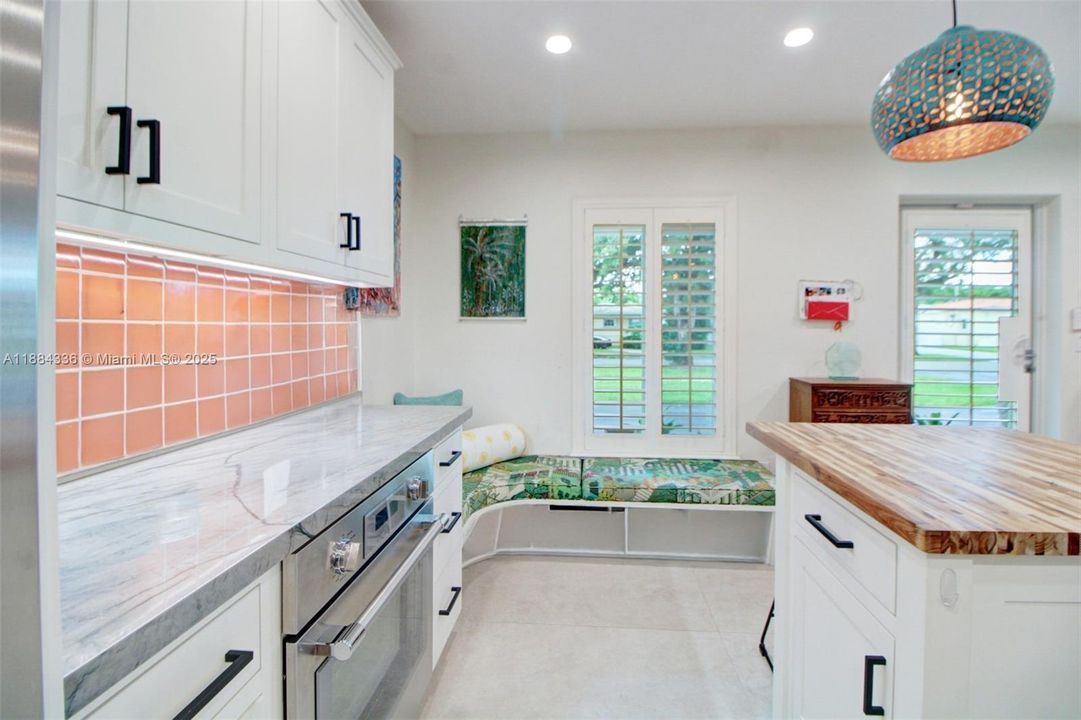 待售: $1,350,000 (4 贝兹, 3 浴室, 2289 平方英尺)