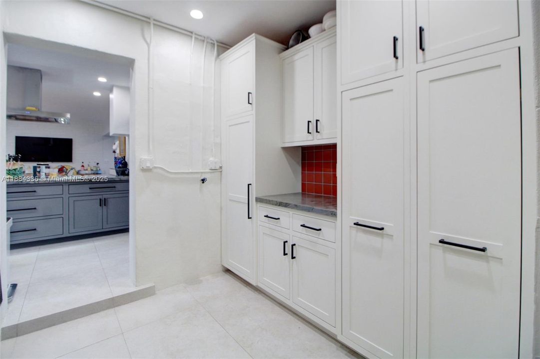 待售: $1,350,000 (4 贝兹, 3 浴室, 2289 平方英尺)