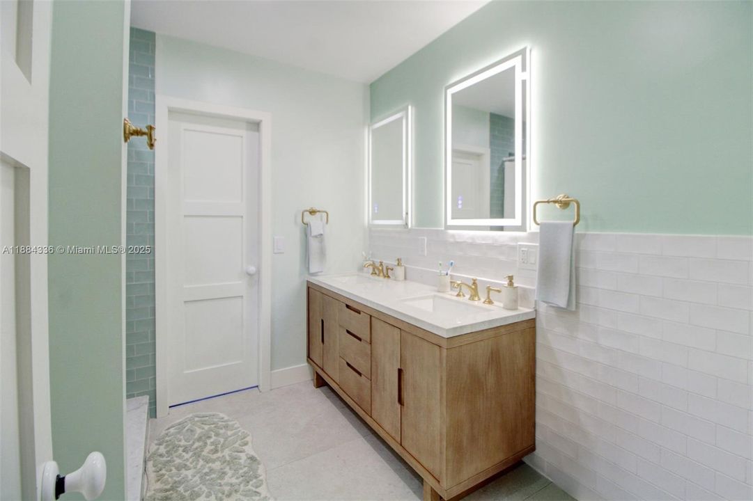 待售: $1,350,000 (4 贝兹, 3 浴室, 2289 平方英尺)