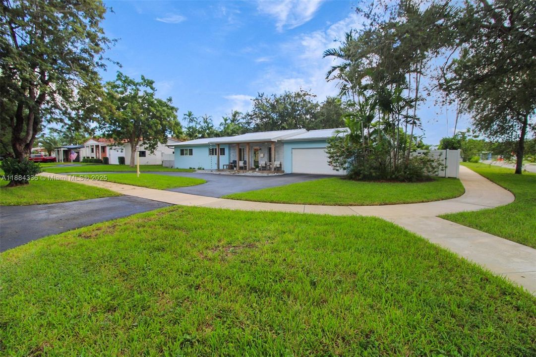 待售: $1,350,000 (4 贝兹, 3 浴室, 2289 平方英尺)