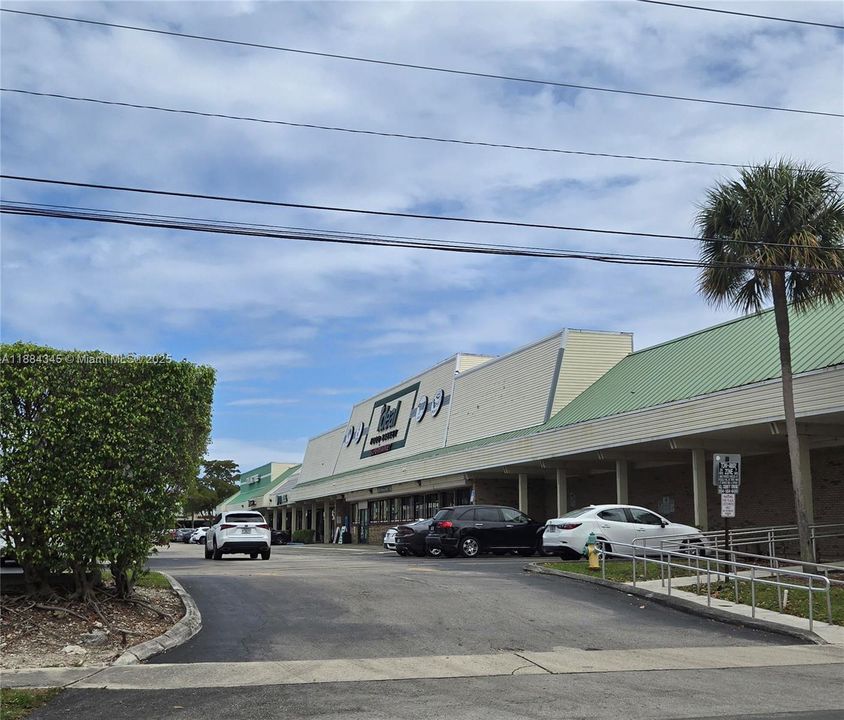 Activo con contrato: $1,250 (0 camas, 1 baños, 2786 Pies cuadrados)