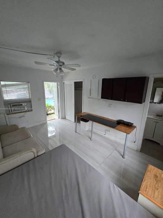 Activo con contrato: $1,250 (0 camas, 1 baños, 2786 Pies cuadrados)