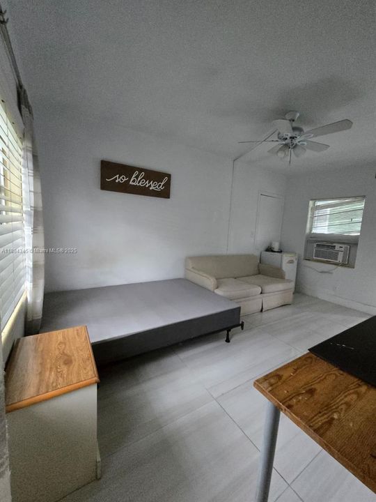 Activo con contrato: $1,250 (0 camas, 1 baños, 2786 Pies cuadrados)