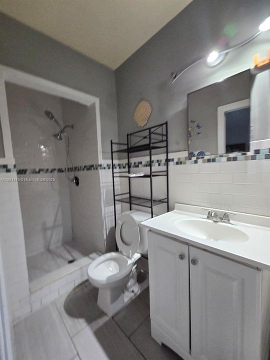 Activo con contrato: $1,250 (0 camas, 1 baños, 2786 Pies cuadrados)