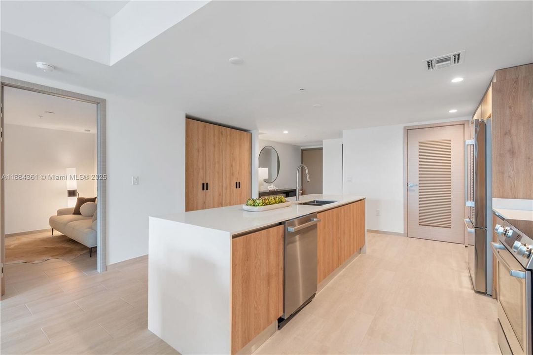 出租: $17,000 (4 贝兹, 3 浴室, 2230 平方英尺)