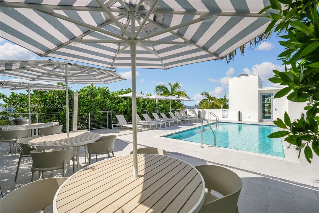 出租: $17,000 (4 贝兹, 3 浴室, 2230 平方英尺)