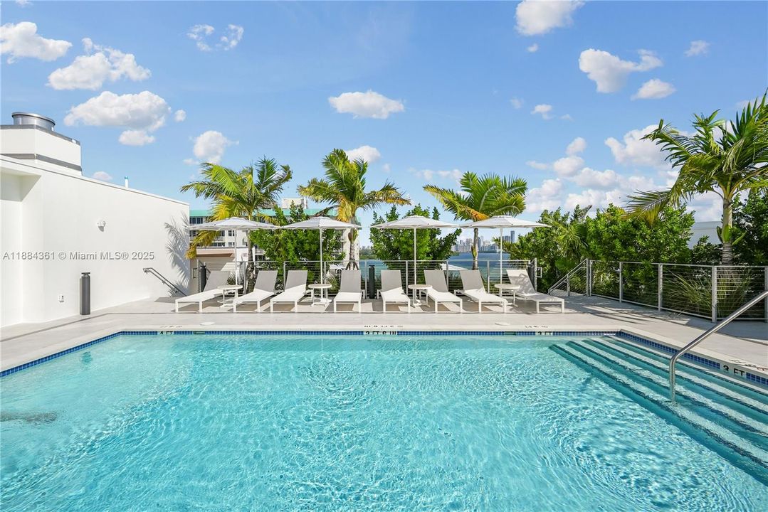 出租: $17,000 (4 贝兹, 3 浴室, 2230 平方英尺)