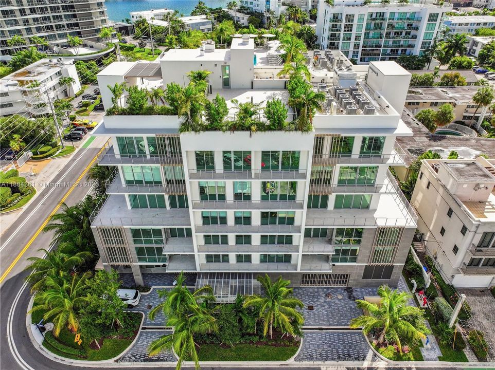 出租: $17,000 (4 贝兹, 3 浴室, 2230 平方英尺)