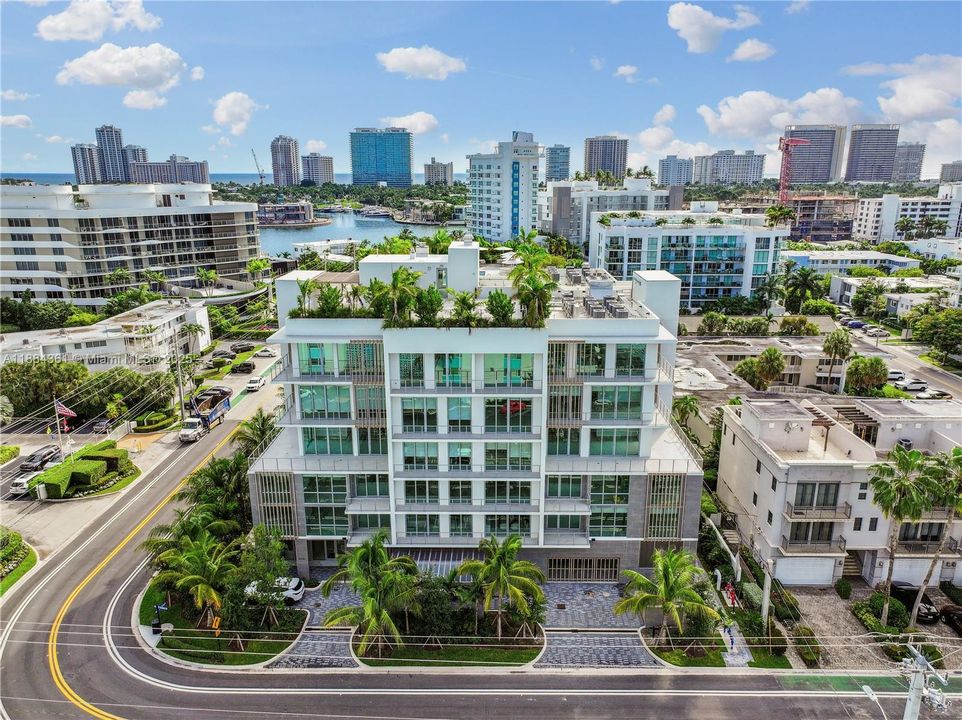 出租: $17,000 (4 贝兹, 3 浴室, 2230 平方英尺)