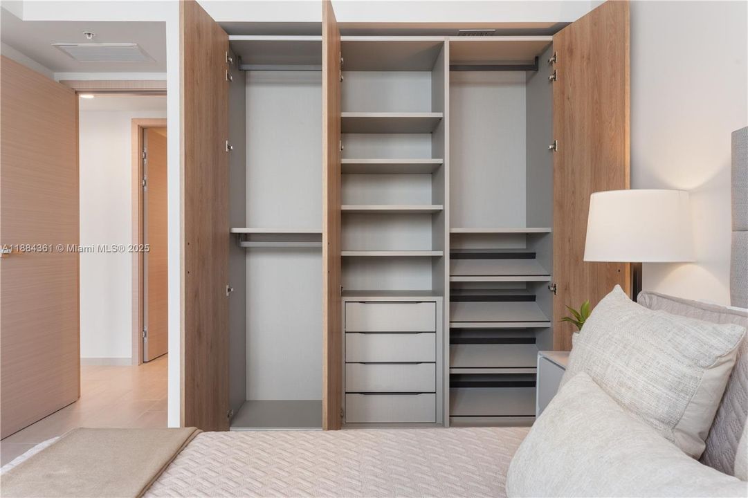 出租: $17,000 (4 贝兹, 3 浴室, 2230 平方英尺)