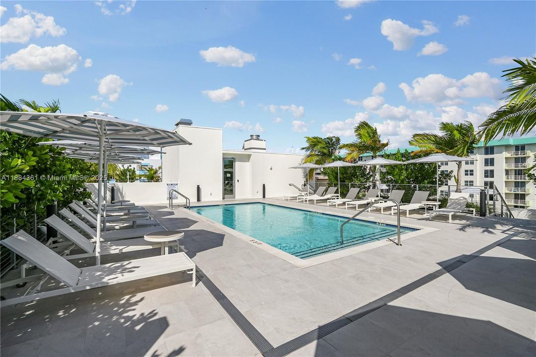 出租: $17,000 (4 贝兹, 3 浴室, 2230 平方英尺)