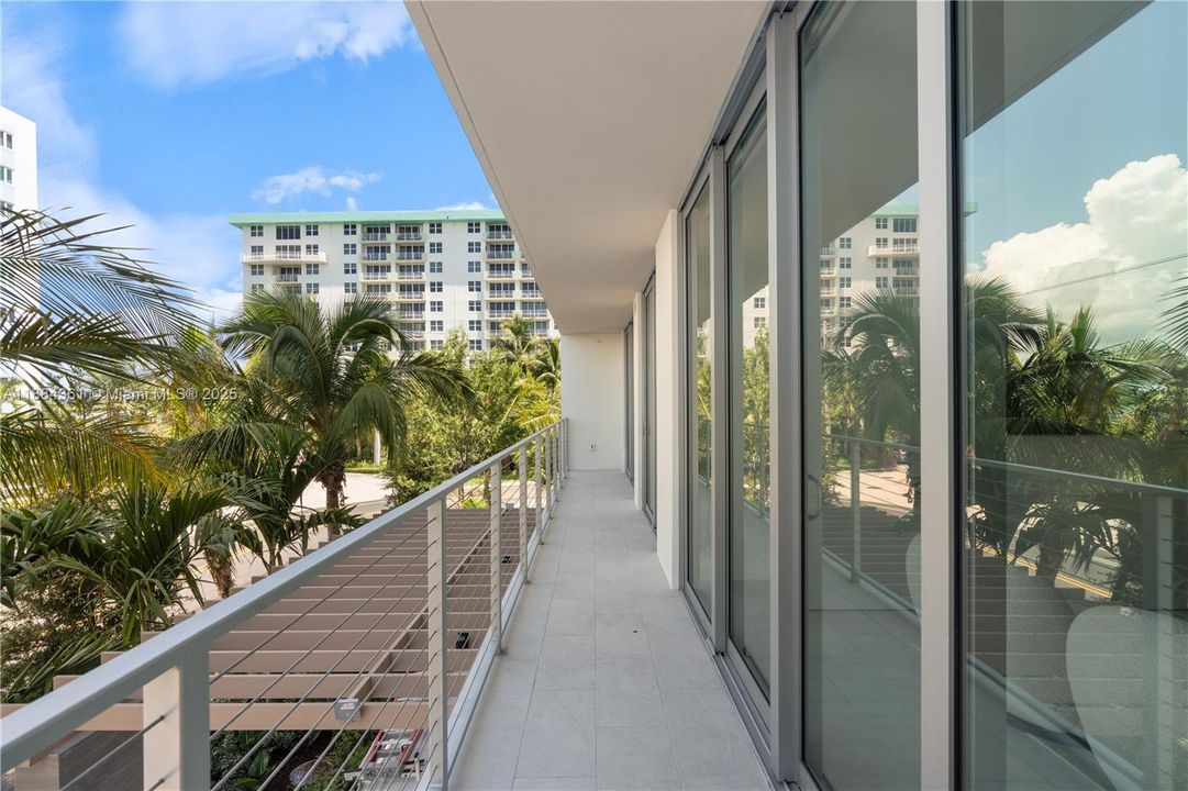 出租: $17,000 (4 贝兹, 3 浴室, 2230 平方英尺)