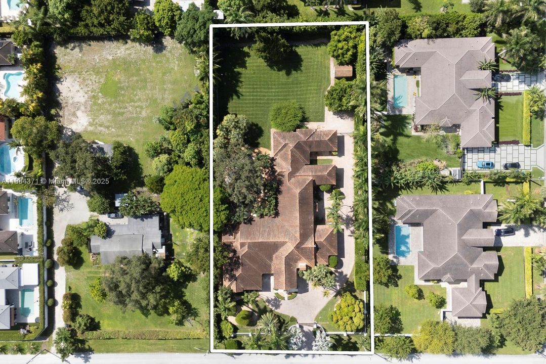 For Sale: $3,250,000 (7 beds, 6 baths, 6545 Square Feet)