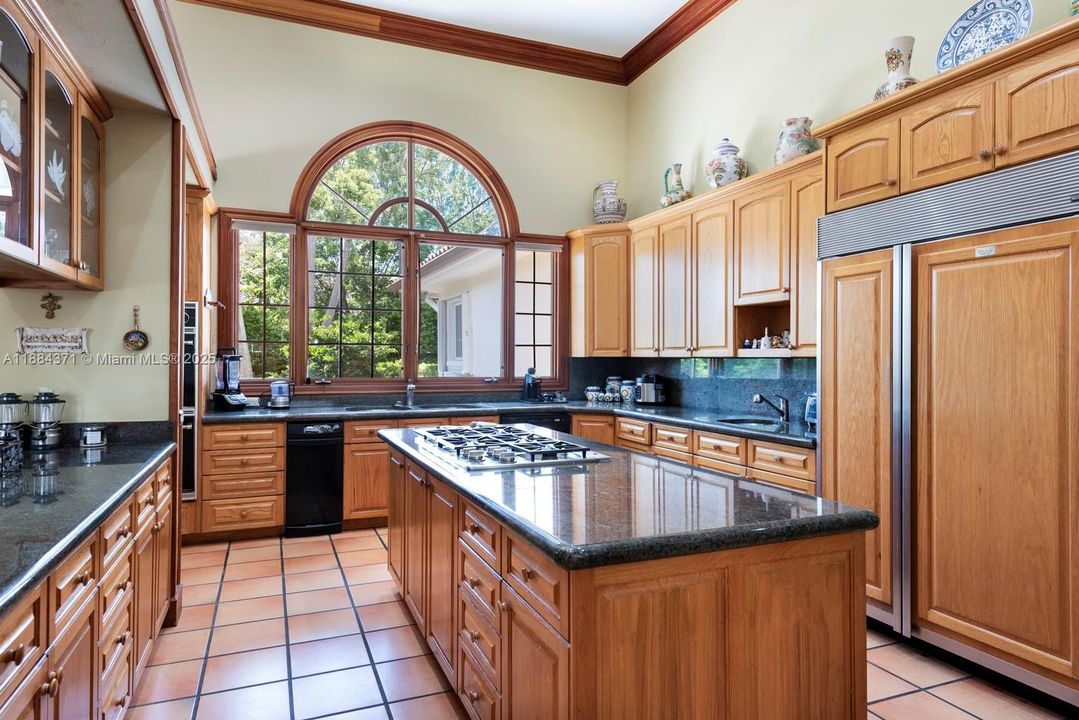 For Sale: $3,250,000 (7 beds, 6 baths, 6545 Square Feet)