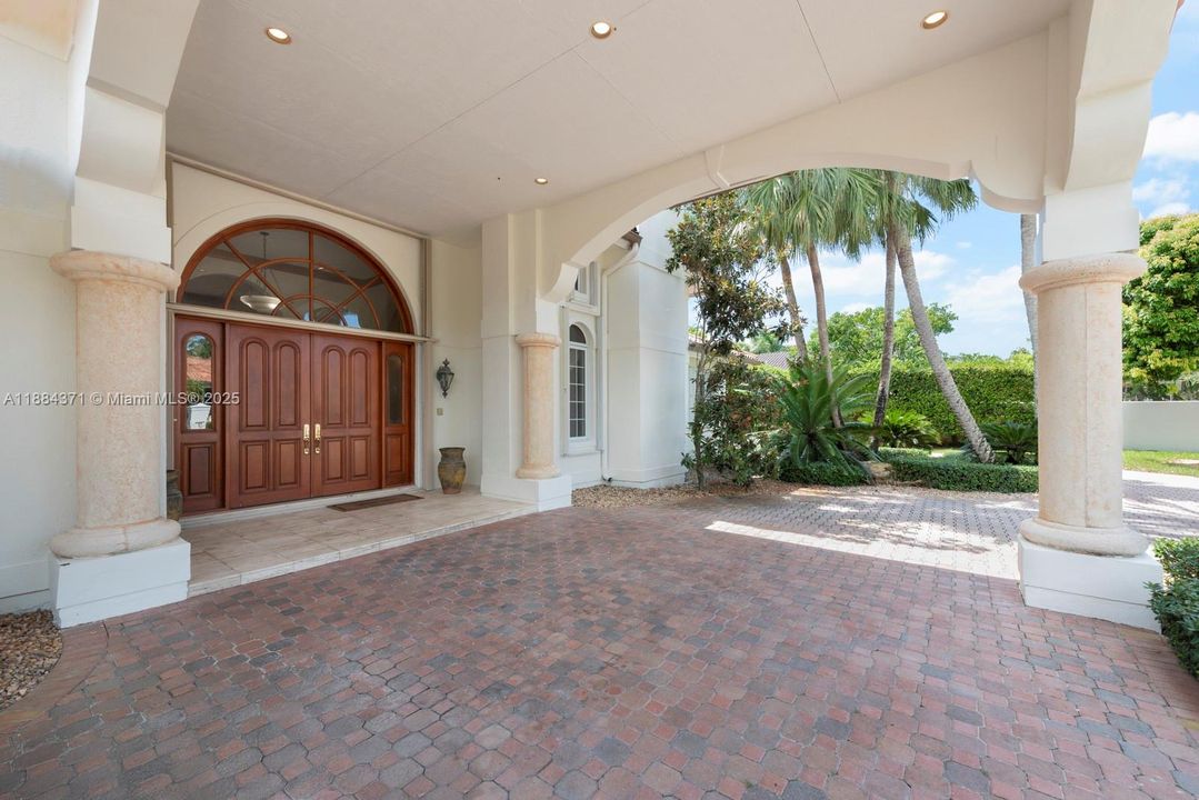 For Sale: $3,250,000 (7 beds, 6 baths, 6545 Square Feet)