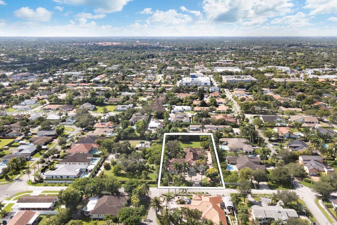 For Sale: $3,250,000 (7 beds, 6 baths, 6545 Square Feet)