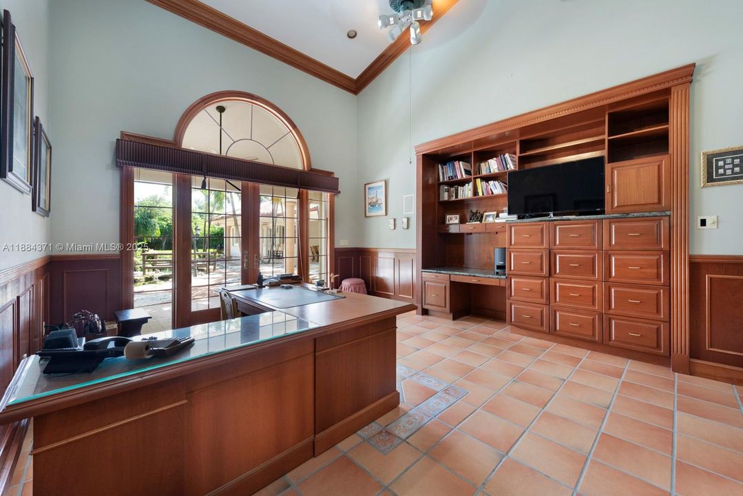 For Sale: $3,250,000 (7 beds, 6 baths, 6545 Square Feet)