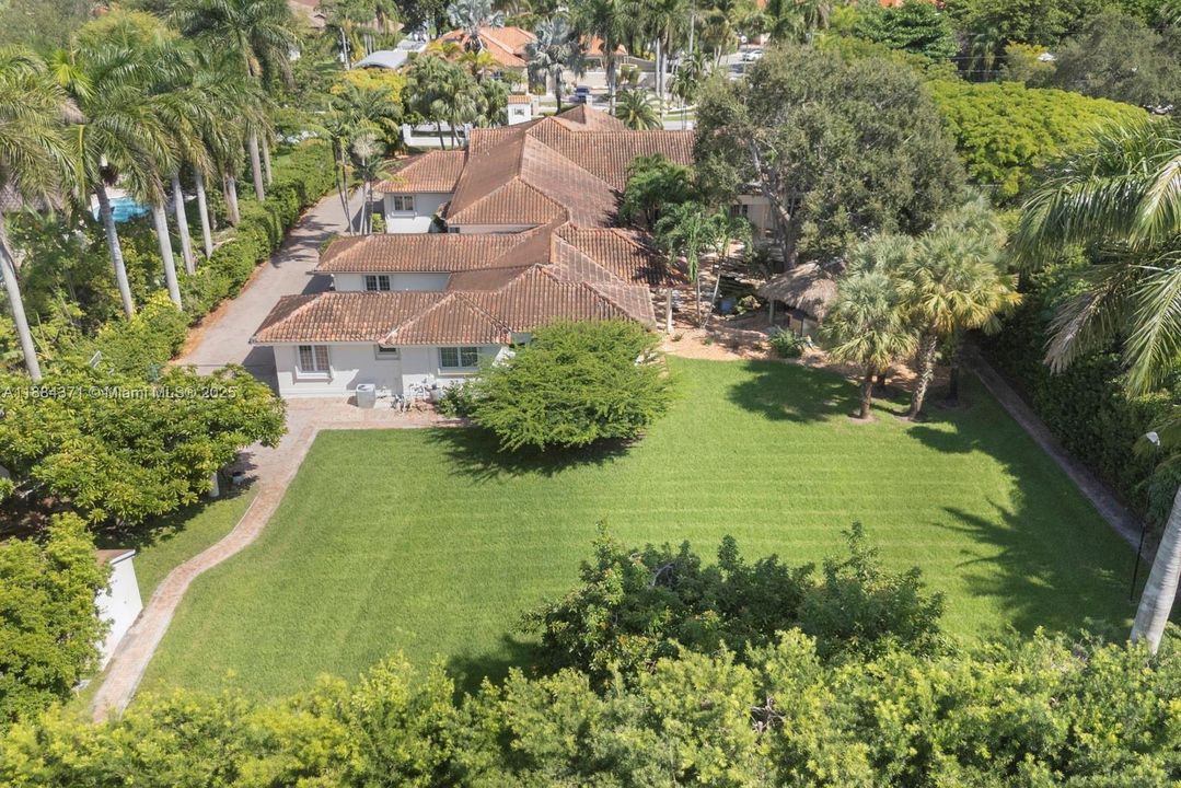 For Sale: $3,250,000 (7 beds, 6 baths, 6545 Square Feet)