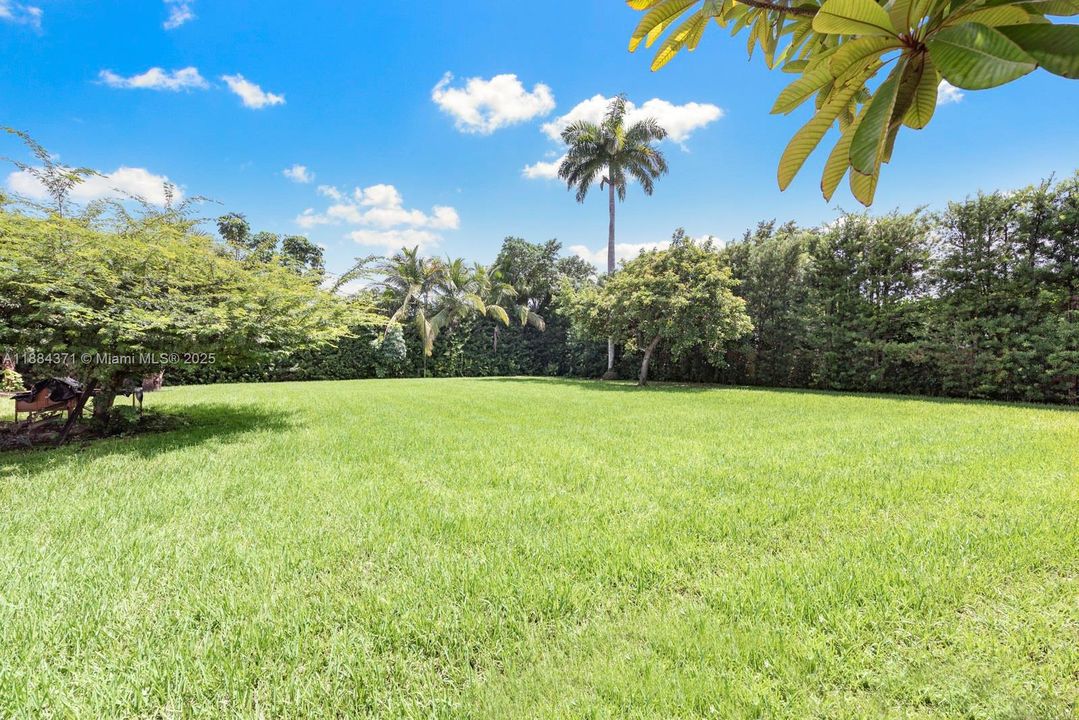 For Sale: $3,250,000 (7 beds, 6 baths, 6545 Square Feet)