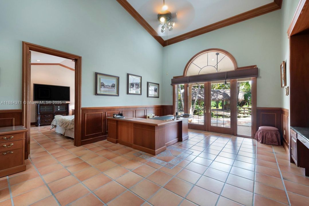 For Sale: $3,250,000 (7 beds, 6 baths, 6545 Square Feet)