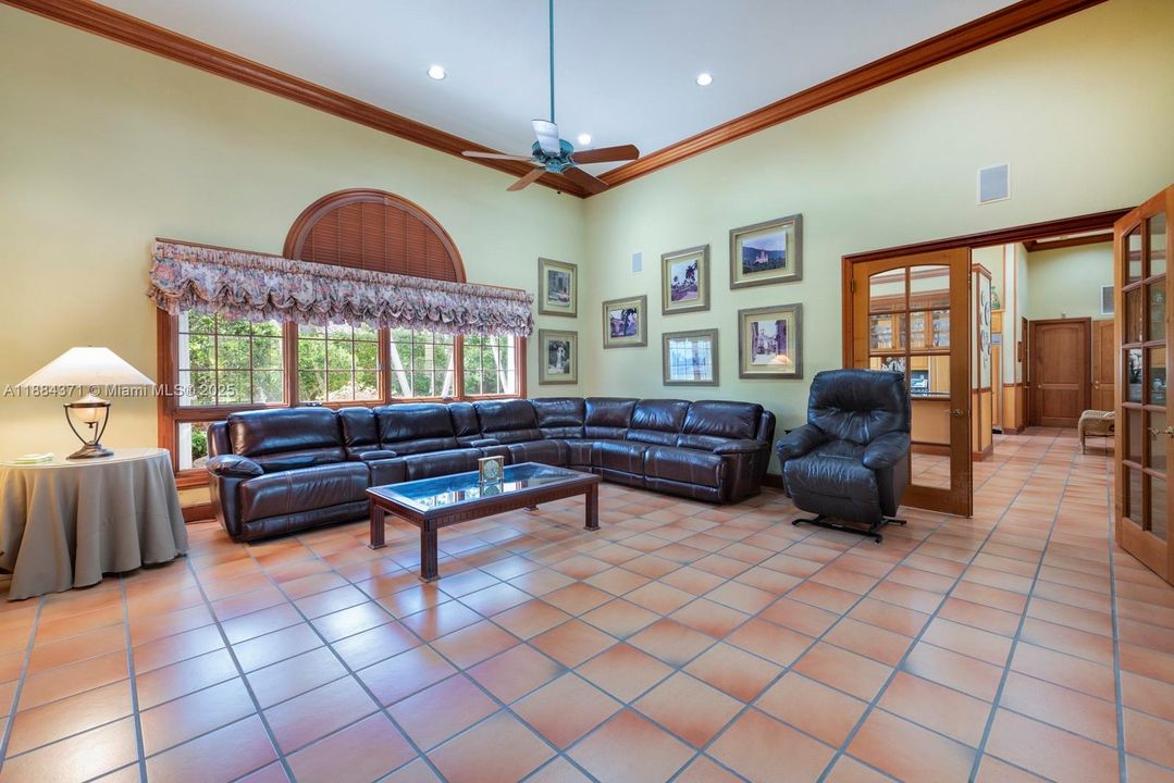 For Sale: $3,250,000 (7 beds, 6 baths, 6545 Square Feet)