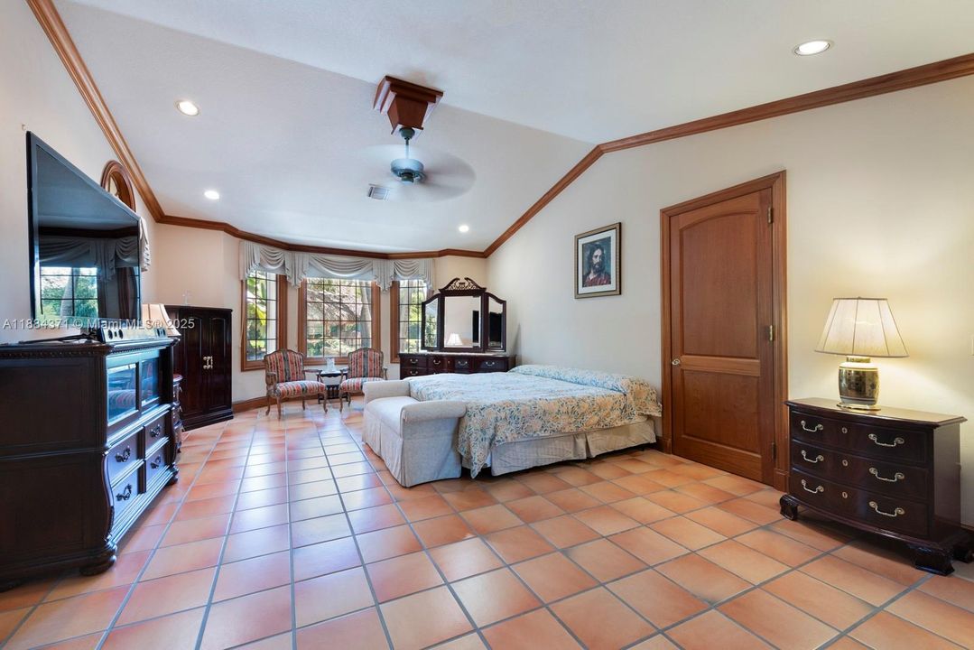 For Sale: $3,250,000 (7 beds, 6 baths, 6545 Square Feet)