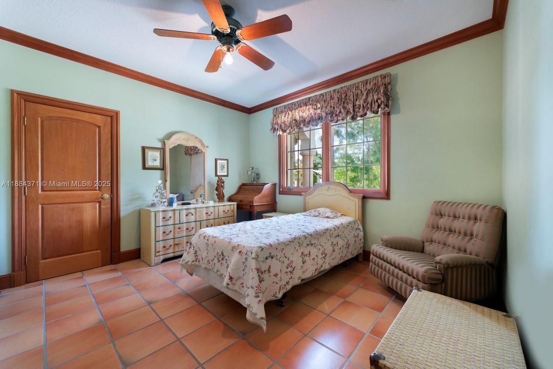 For Sale: $3,250,000 (7 beds, 6 baths, 6545 Square Feet)