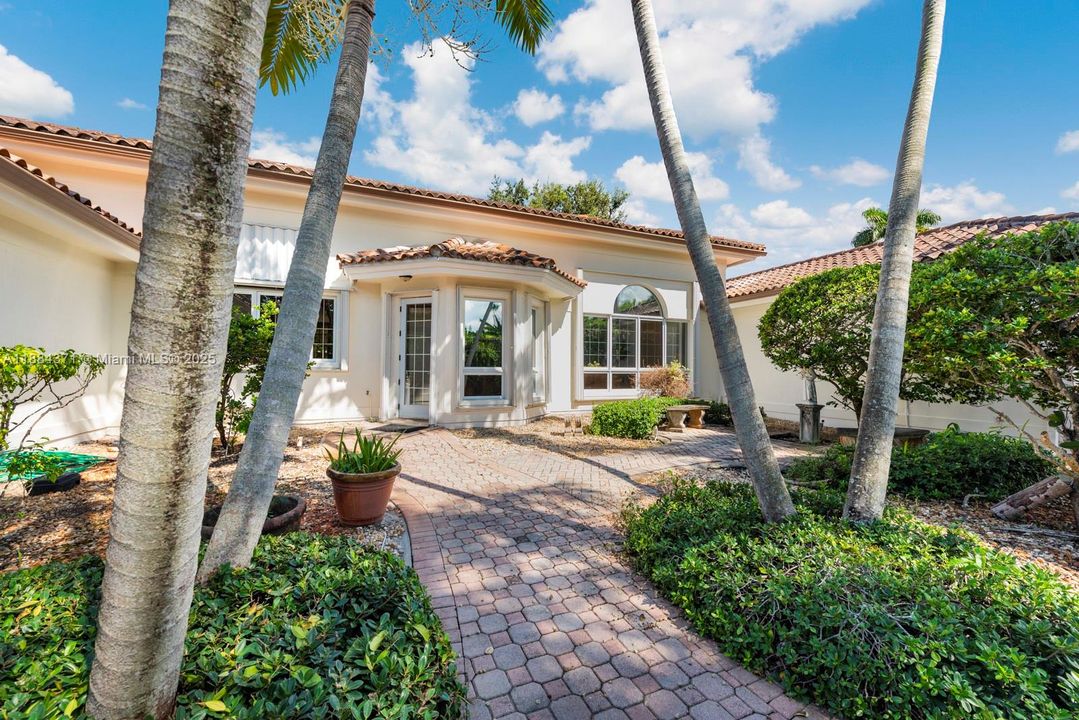 For Sale: $3,250,000 (7 beds, 6 baths, 6545 Square Feet)