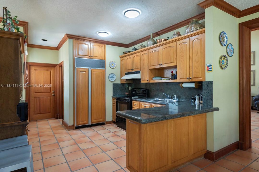 For Sale: $3,250,000 (7 beds, 6 baths, 6545 Square Feet)