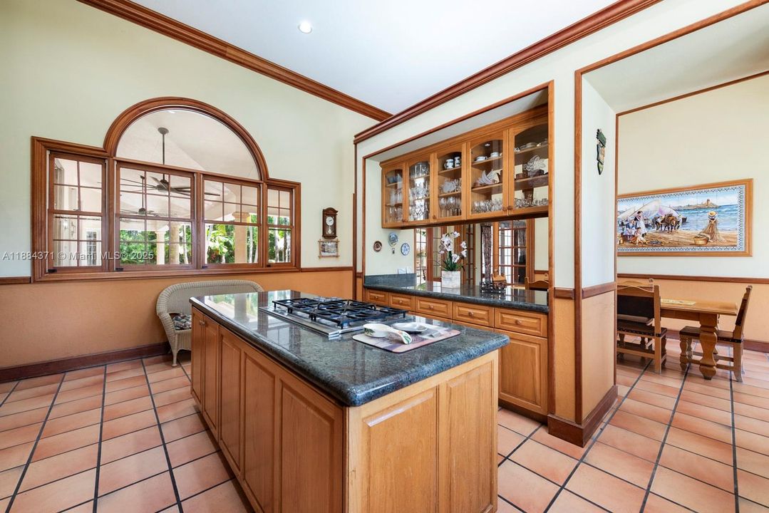 For Sale: $3,250,000 (7 beds, 6 baths, 6545 Square Feet)