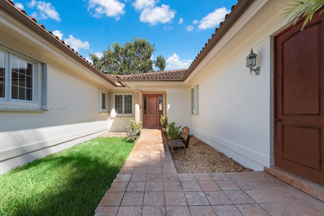 For Sale: $3,250,000 (7 beds, 6 baths, 6545 Square Feet)