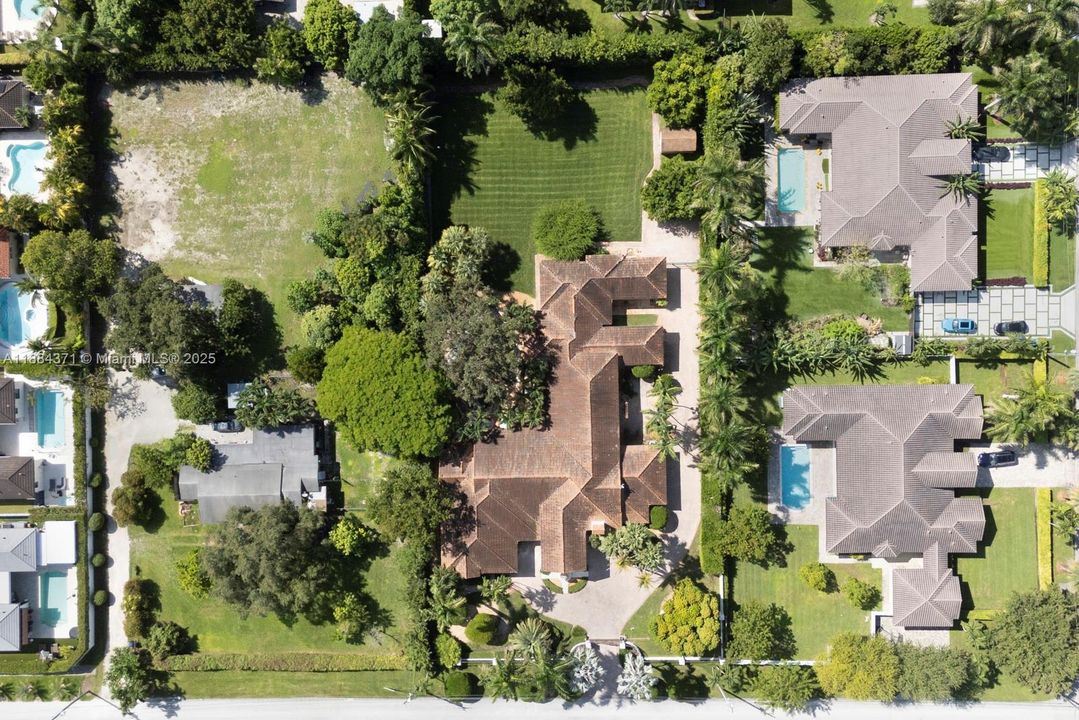 For Sale: $3,250,000 (7 beds, 6 baths, 6545 Square Feet)