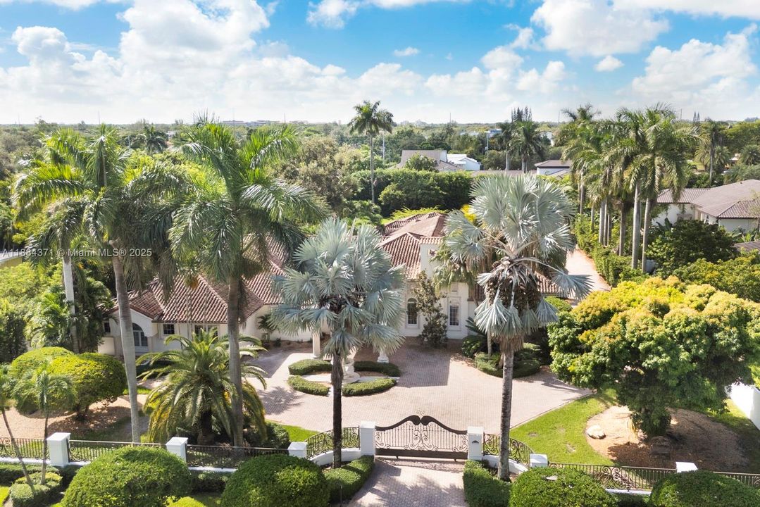 For Sale: $3,250,000 (7 beds, 6 baths, 6545 Square Feet)