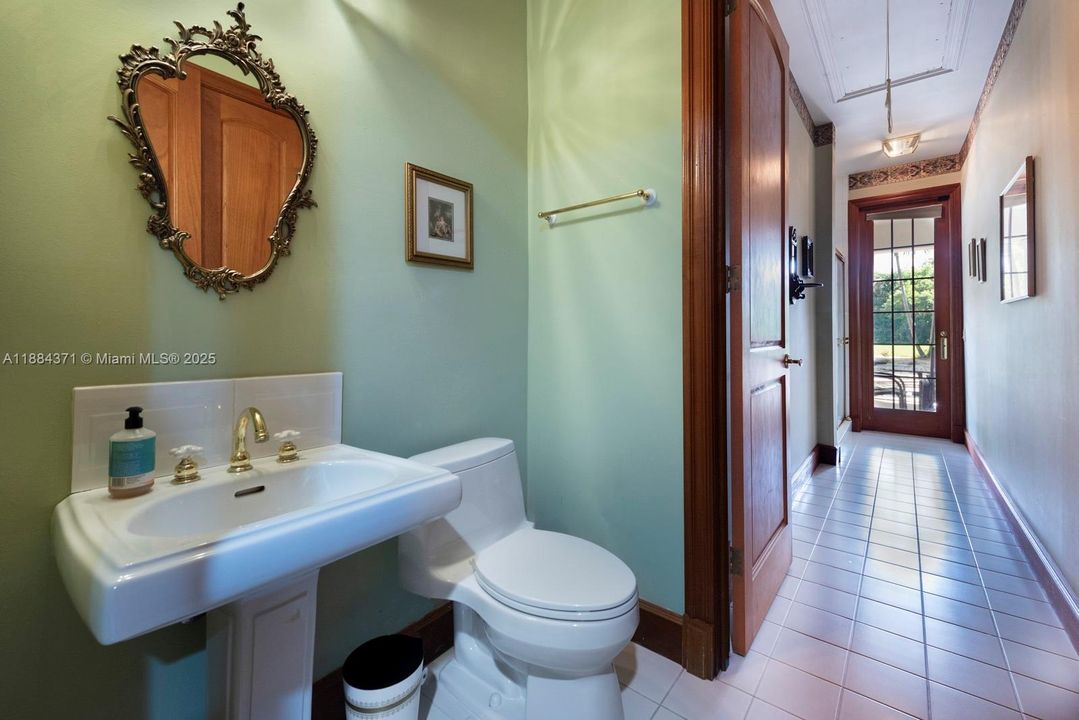 For Sale: $3,250,000 (7 beds, 6 baths, 6545 Square Feet)