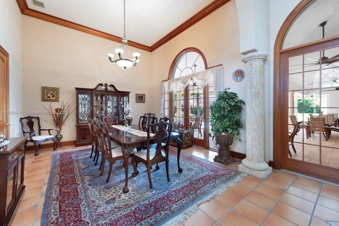 For Sale: $3,250,000 (7 beds, 6 baths, 6545 Square Feet)