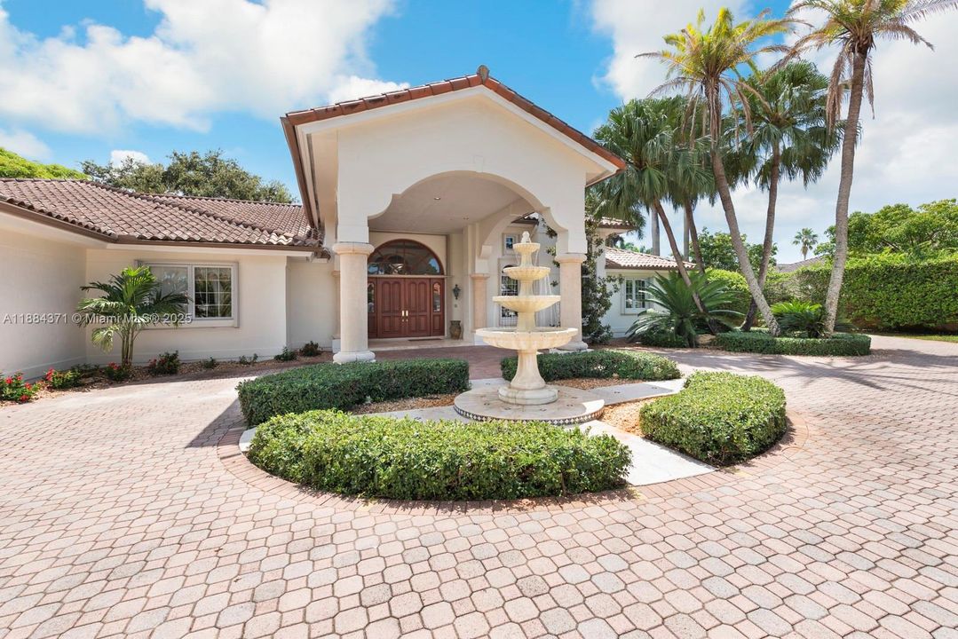 For Sale: $3,250,000 (7 beds, 6 baths, 6545 Square Feet)