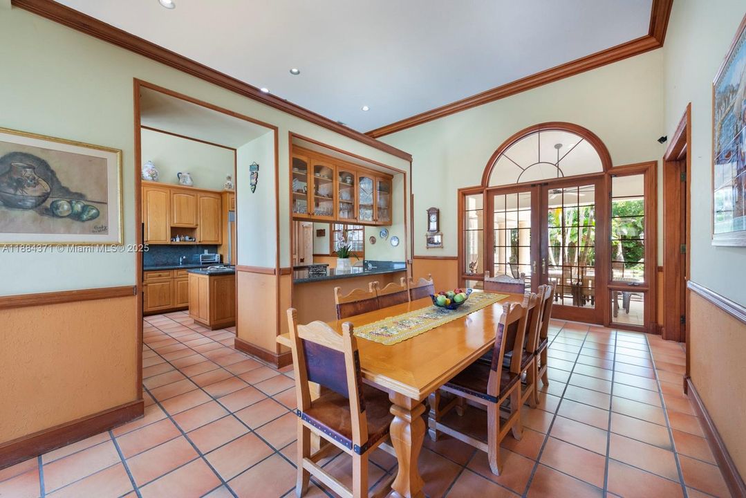 For Sale: $3,250,000 (7 beds, 6 baths, 6545 Square Feet)