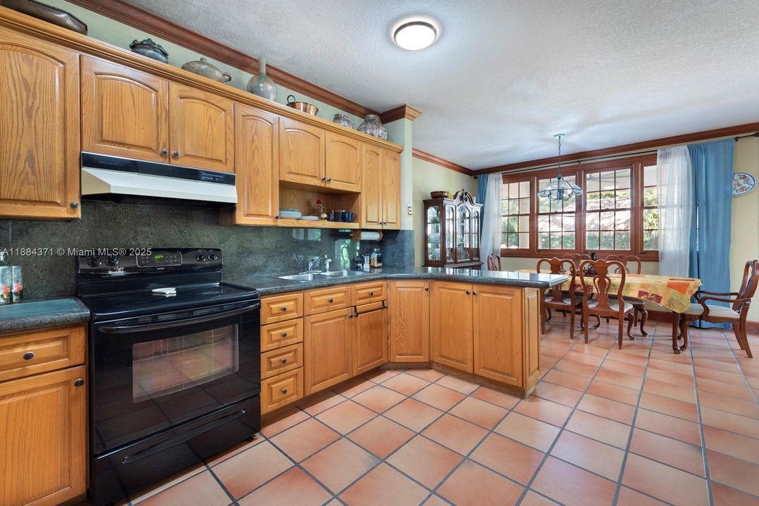 For Sale: $3,250,000 (7 beds, 6 baths, 6545 Square Feet)